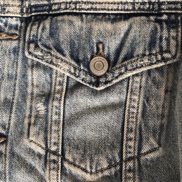 Lucky Brand Boyfriend Jean Jacket Distressed Sizes S and L NWT - Picture 5 of 14